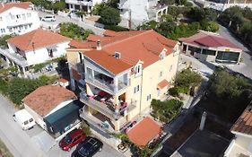 Apartments Mara Seget Vranjica